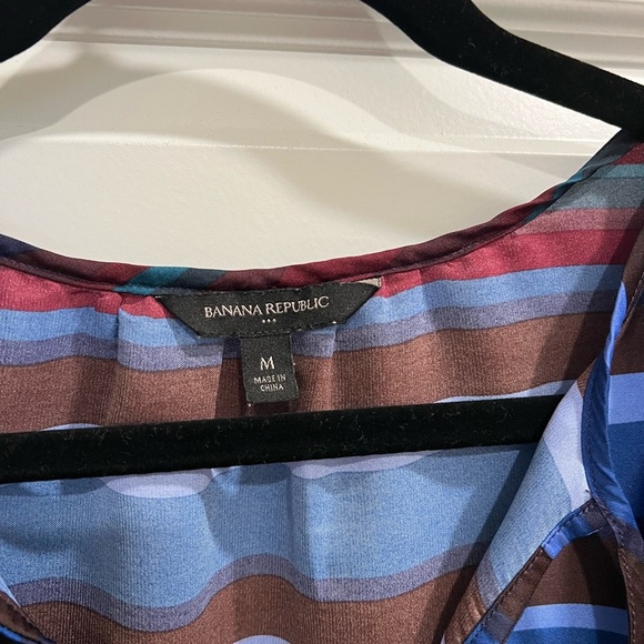 Banana Republic Size Medium Sleeveless Shirt in Maroon & Blue Jewel Tones - Picture 2 of 5